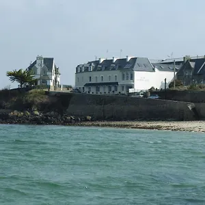 https://hotel-spa-la-baie-des-anges-landeda.inbrittany.com